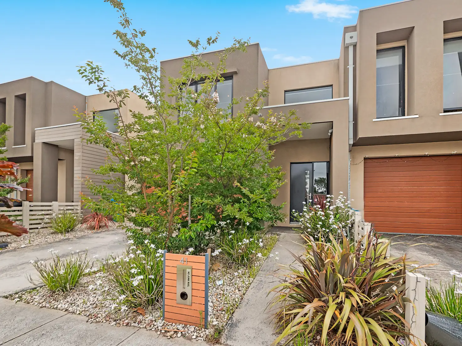 Main view of Homely townhouse listing, 41 Willow Glen Boulevard, Cranbourne VIC 3977