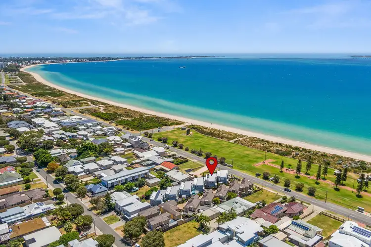 2/189 Rockingham Beach Road, Rockingham WA 6168