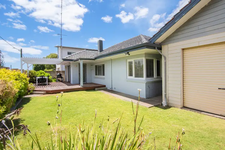 2/9 Ford Road, Geographe WA 6280