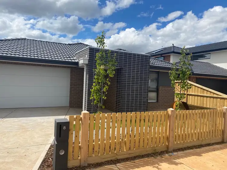 8 Carnation Drive, Rockbank VIC 3335