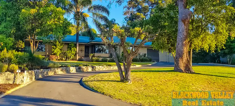 8 Woodbridge Drive, Greenmount WA 6056