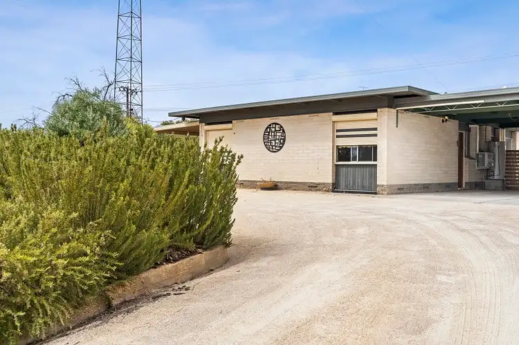 1 Derrick Street