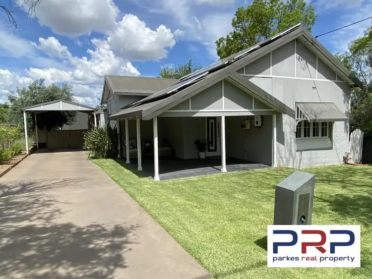 37 East Street, Parkes NSW 2870