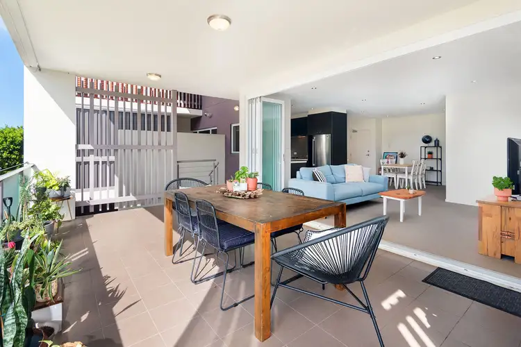 Main view of Homely unit listing, 2/32 Vine Street, Clayfield QLD 4011