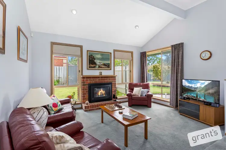 Second view of Homely house listing, 8 Don Juan Court, Narre Warren VIC 3805