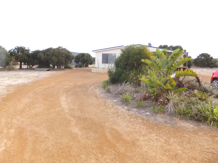 214 Banksia Rd, Hopetoun WA 6348