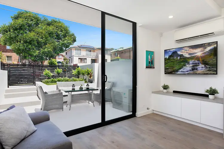 2/18 New Orleans Crescent, Maroubra NSW 2035