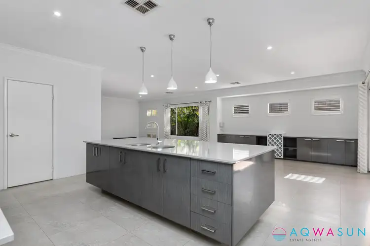 10 Tallering Way, Golden Bay WA 6174