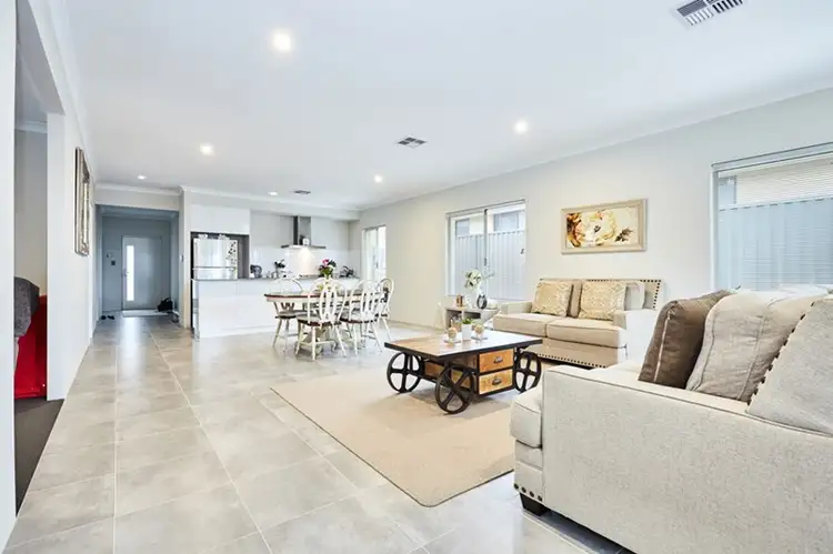 12 Wintergreen Crescent, Treeby WA 6164