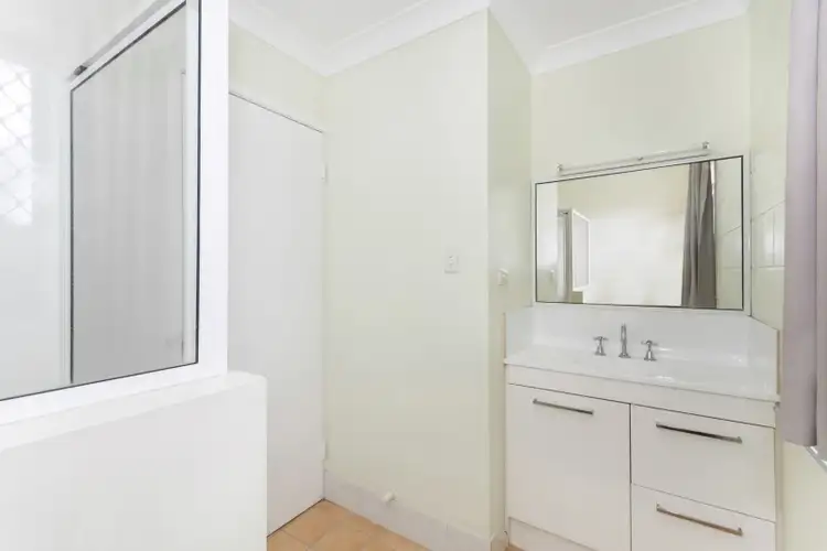 Fourth view of Homely unit listing, 1/8 Lowth Street, Rosslea QLD 4812