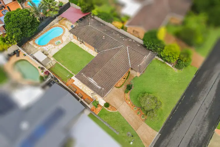 11 Greenlee Street, Green Point NSW 2251