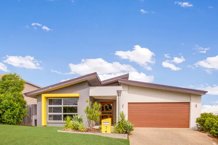 7 Kroombit Terrace, New Auckland QLD 4680