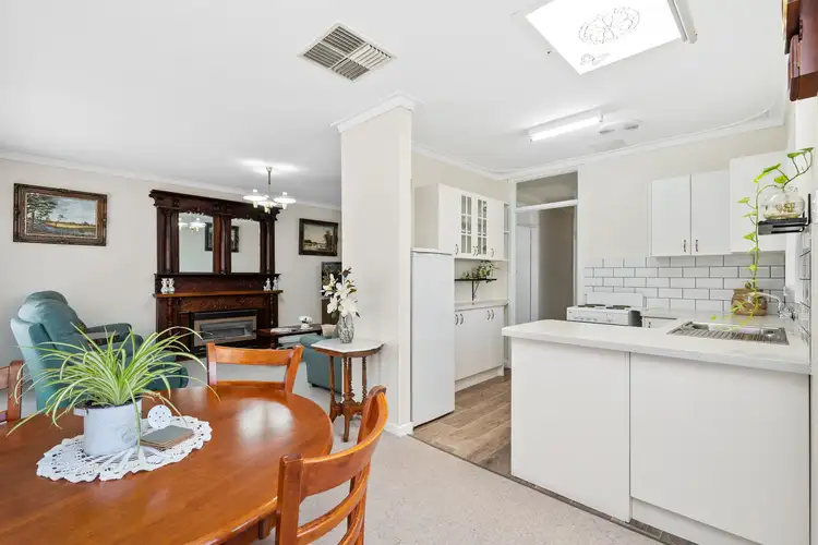 27 Merrifield Avenue, Kelmscott WA 6111