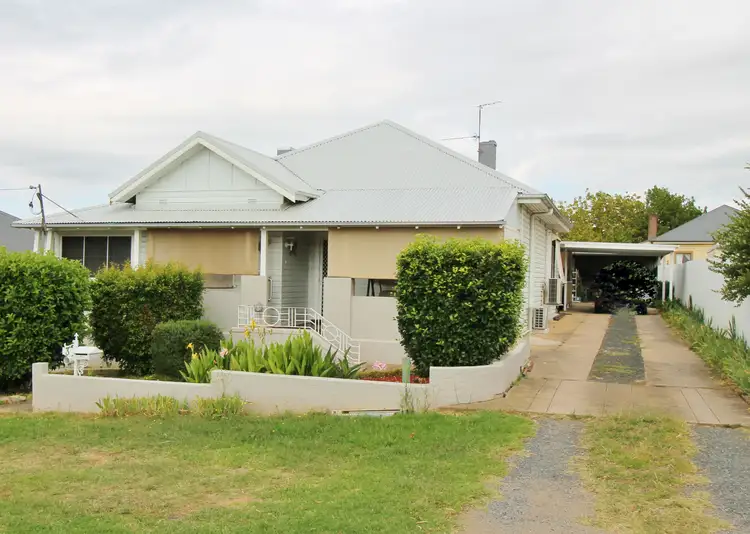 3 Clarke Street, Young NSW 2594