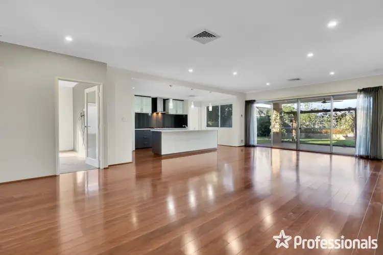 5 Euclid Pass, Piara Waters WA 6112