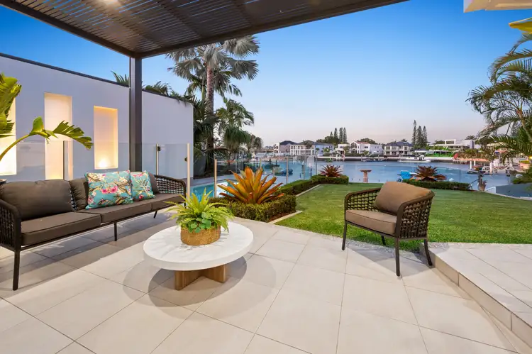 33 Brittanic Crescent, Paradise Point QLD 4216