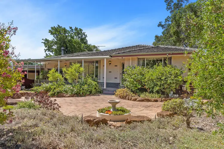 15 Over Avenue, Lesmurdie WA 6076
