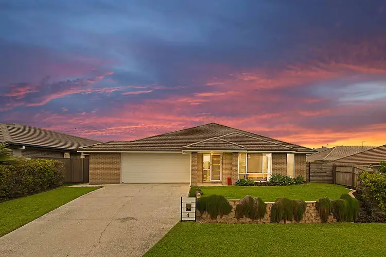 4 Moor Circuit, Warner QLD 4500