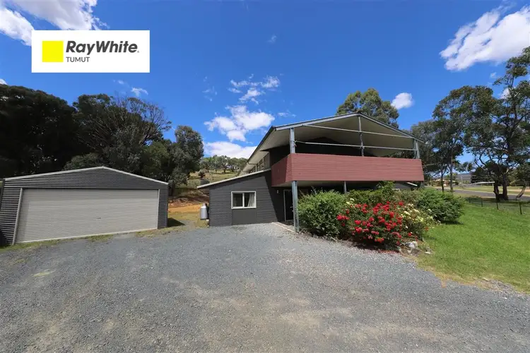 4 Booral Avenue, Tumut NSW 2720