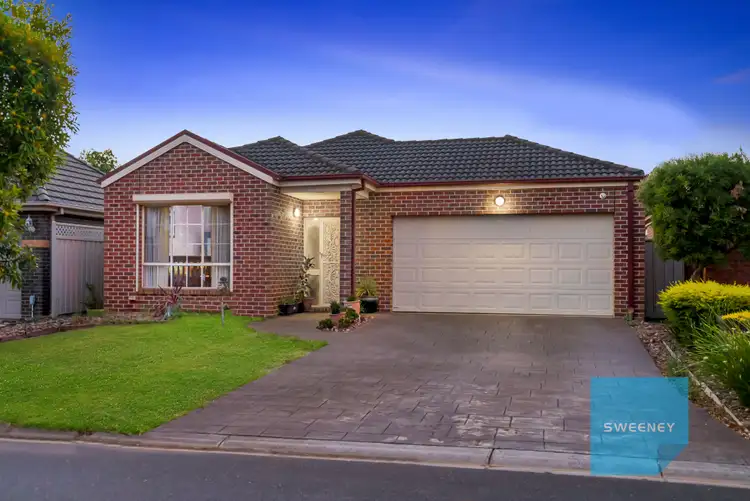 19 Macklin Way, Caroline Springs VIC 3023
