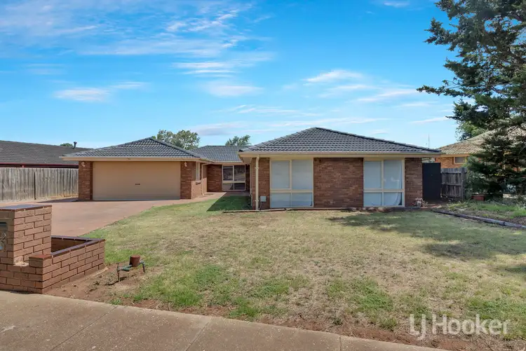 52 Chelmsford Way, Melton West VIC 3337
