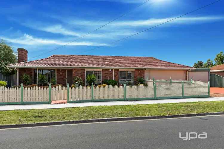 16 Cheleon Way, Kings Park VIC 3021