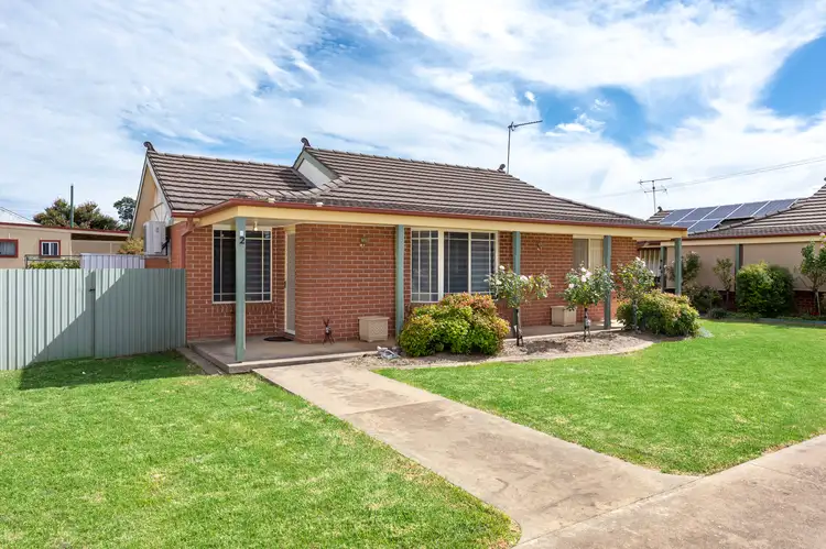 2/163 DeBoos Street, Temora NSW 2666