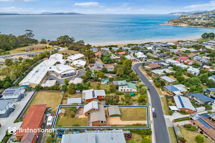 15 Wells Parade, Blackmans Bay TAS 7052
