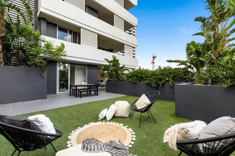 212/159 Logan Road, Woolloongabba QLD 4102