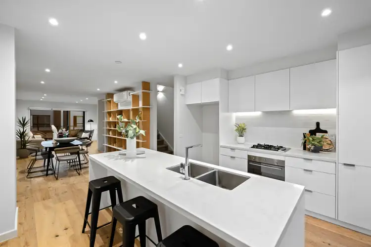 33 Charlton Avenue, Cheltenham VIC 3192