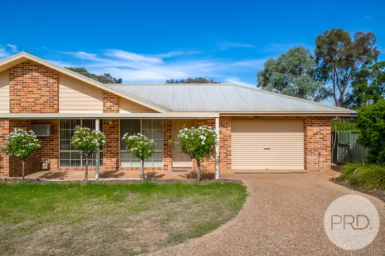 2/8 Canola Place, Estella NSW 2650