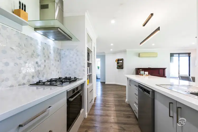 1 Nagambie Close, South Lake WA 6164