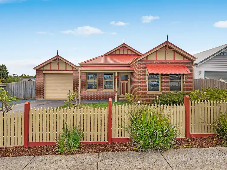 86 Cook Street, Drouin VIC 3818