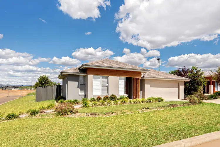Main view of Homely house listing, 19 Simmental Way, Tamworth NSW 2340