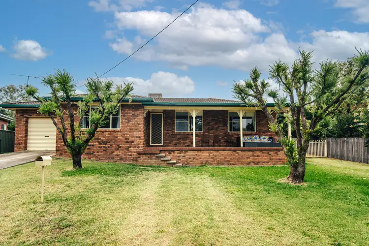 16 Jemmy Place, Tamworth NSW 2340