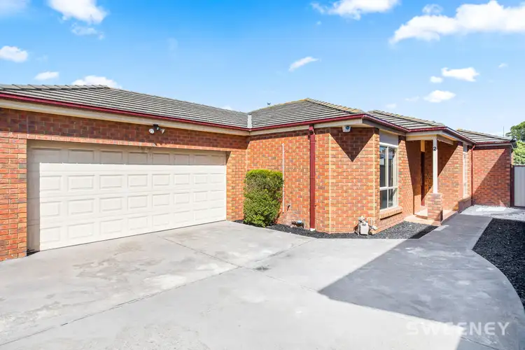 2/5 Dove Avenue, Altona VIC 3018