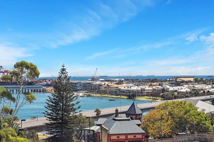 22/2 Angwin Street, East Fremantle WA 6158