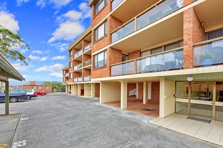 2/3 Joseph Lloyd Close, Gosford NSW 2250