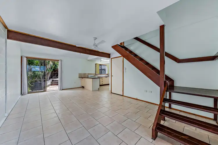 4/4 Border Drive, Cannonvale QLD 4802