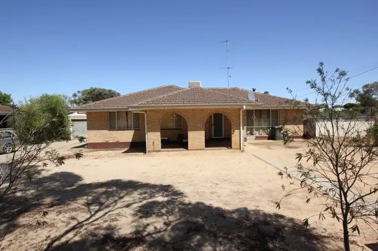 4 Cassia Street, Merredin WA 6415