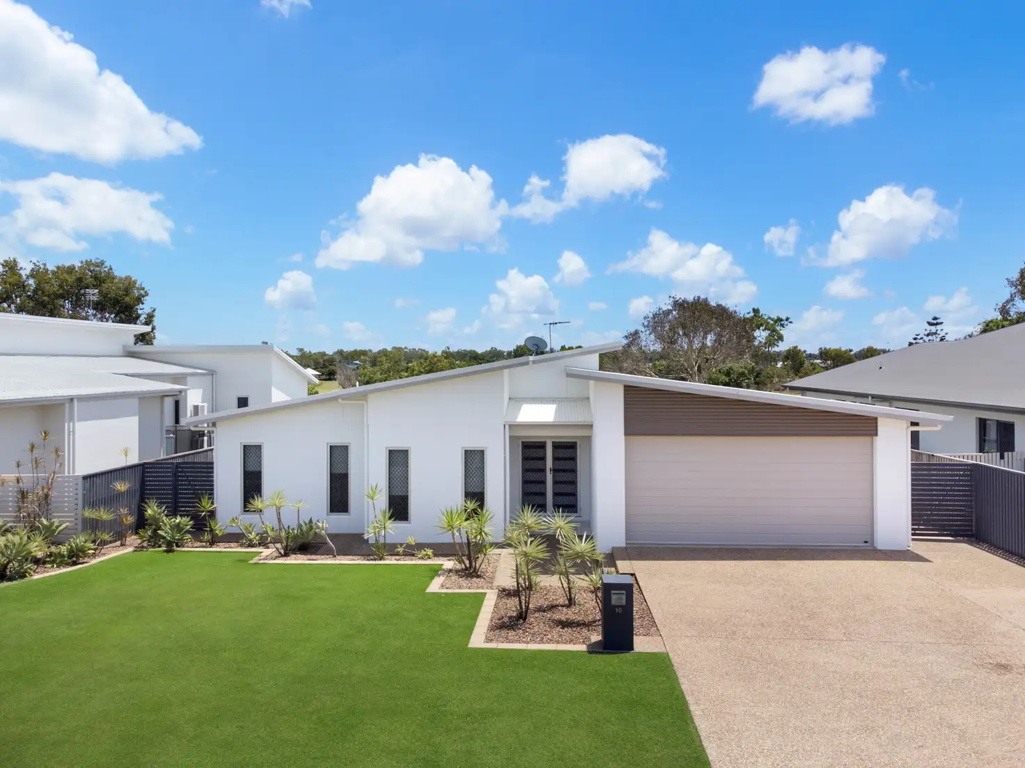 Main view of Homely house listing, 10 Hillock Crescent, Bushland Beach QLD 4818