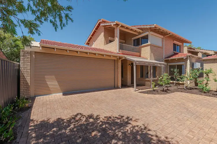 60 Robert St