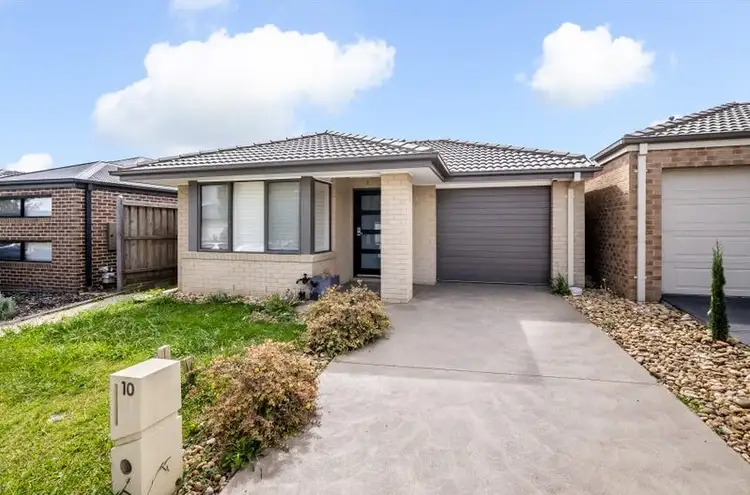 10 Guinea Flower Drive, Cranbourne West VIC 3977