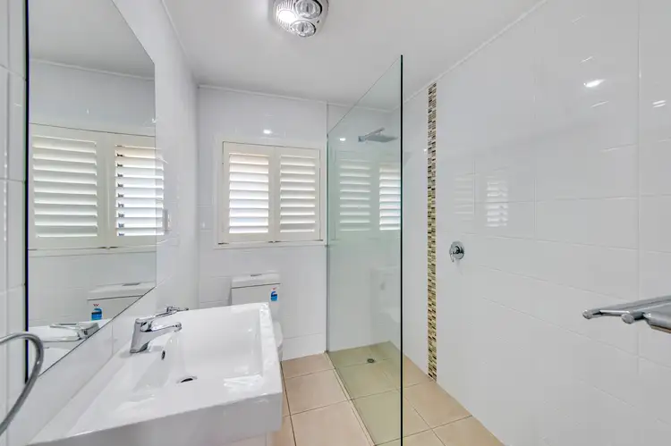 Fifth view of Homely apartment listing, 2/19 Lindsay Street, Hawthorne QLD 4171