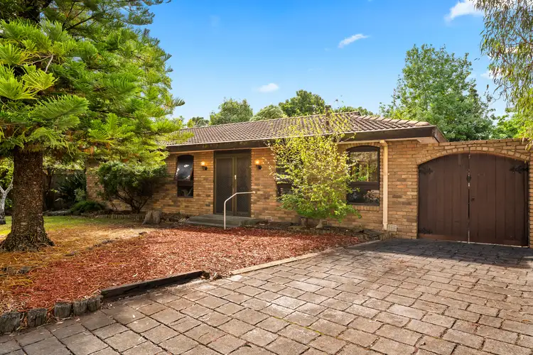 76 King Parade, Knoxfield VIC 3180