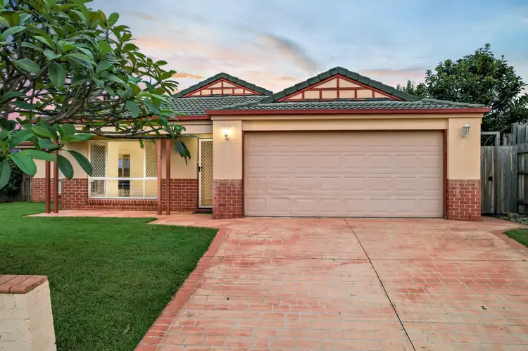 8 Wiltshire Street, Heritage Park QLD 4118