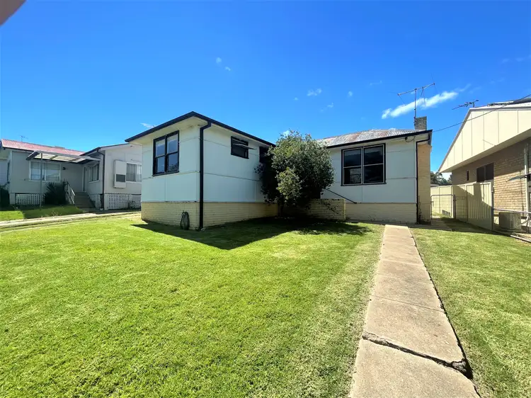 37 Blackett Avenue, Young NSW 2594