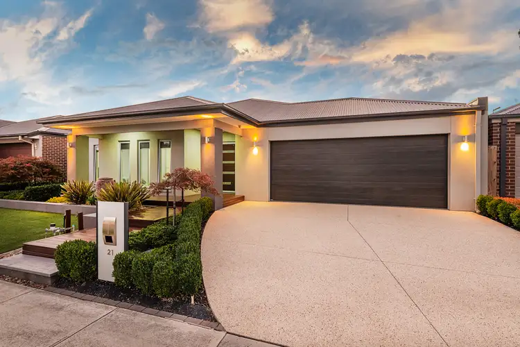 21 Stoneleigh Road, Cranbourne North VIC 3977