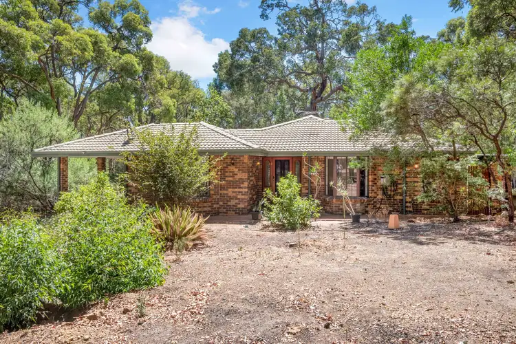 7 Selkirk Road, Mundaring WA 6073