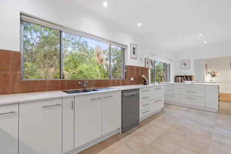 2 Trafalgar Road, Lesmurdie WA 6076